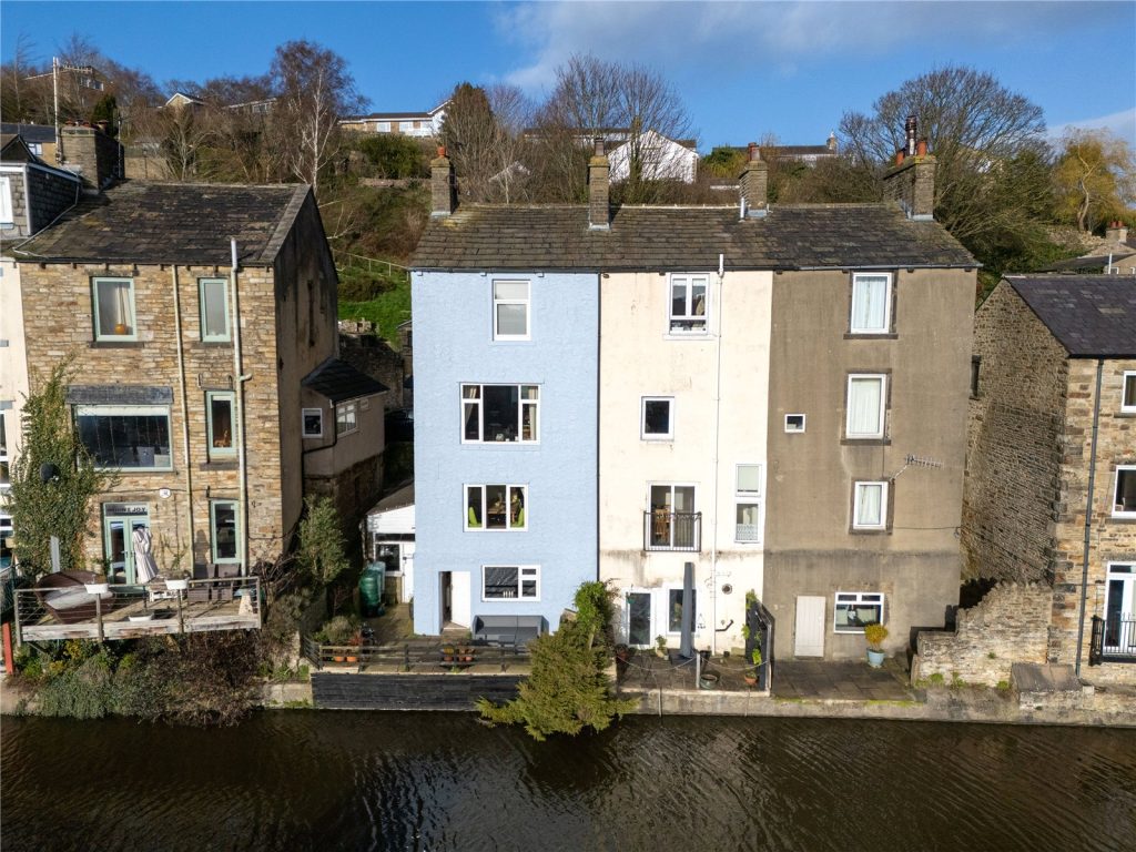 Main Street, Farnhill, BD20 9BJ