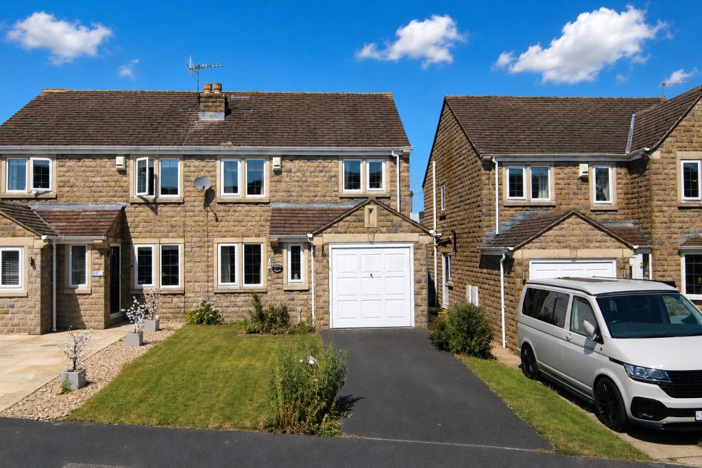 Clayton Hall Road, Cross Hills, BD20 7TB