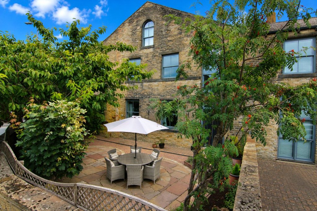 Waterloo Mills, Silsden, BD20 0ET