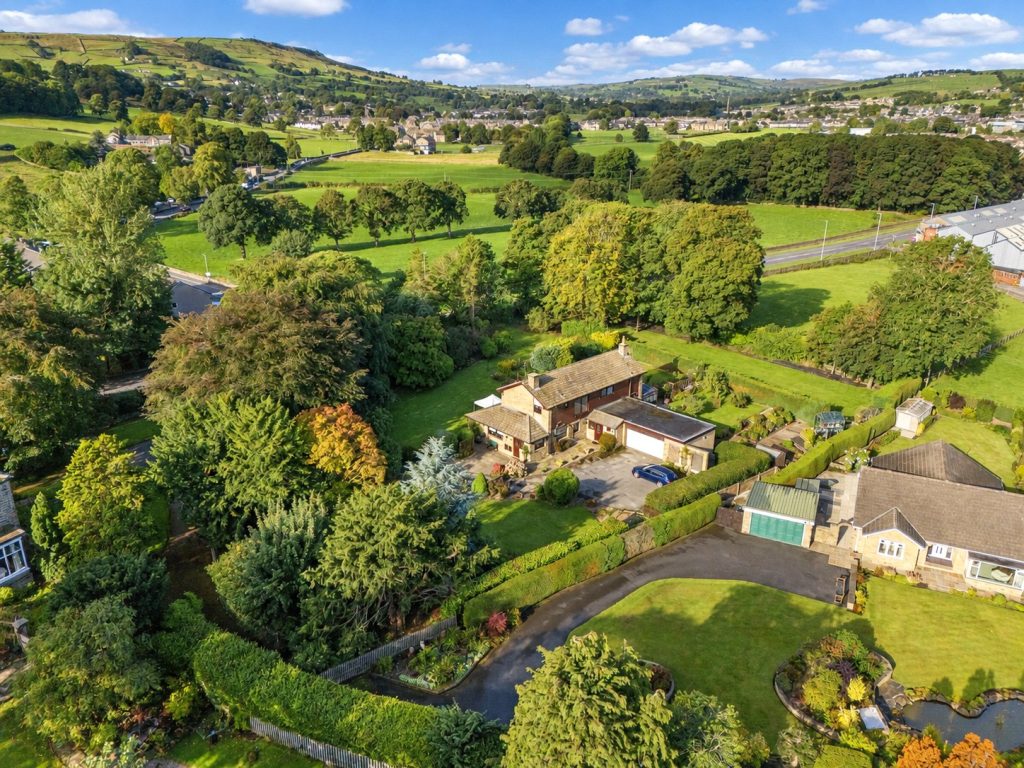Main Road, Eastburn, BD20 7SJ